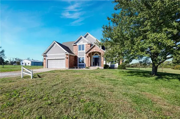 21270 Country Place Lane, Bucyrus, KS 66013