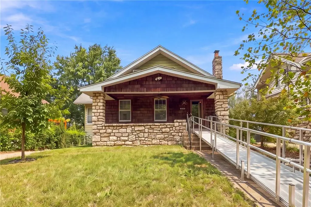 3320 W Coleman Road, Kansas City, MO 64111 - #1