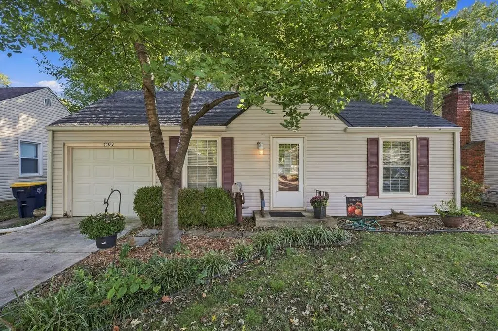 7709 Oak Street, Kansas City, MO 64114 - #1