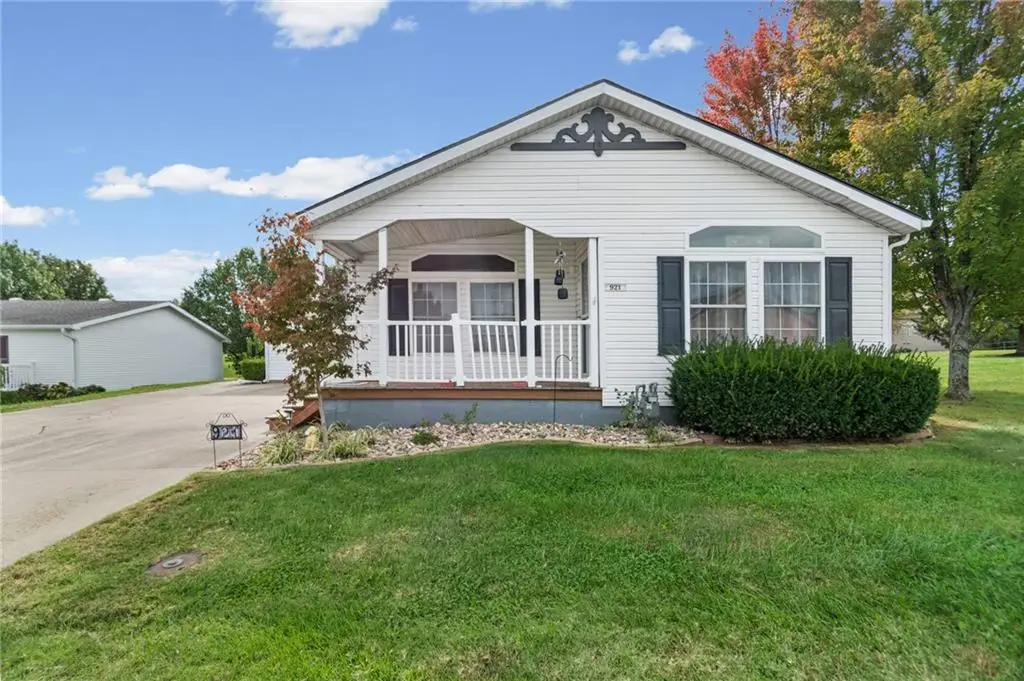 921 NE White Oaks Lane, Oak Grove, MO 64075 - #1