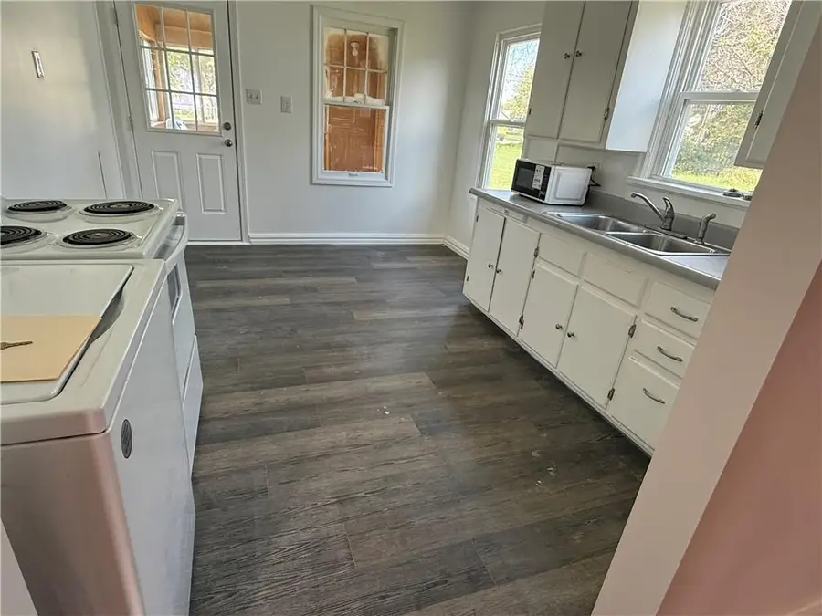 1612 W 6th Street, Coffeyville, KS 67337 - #2