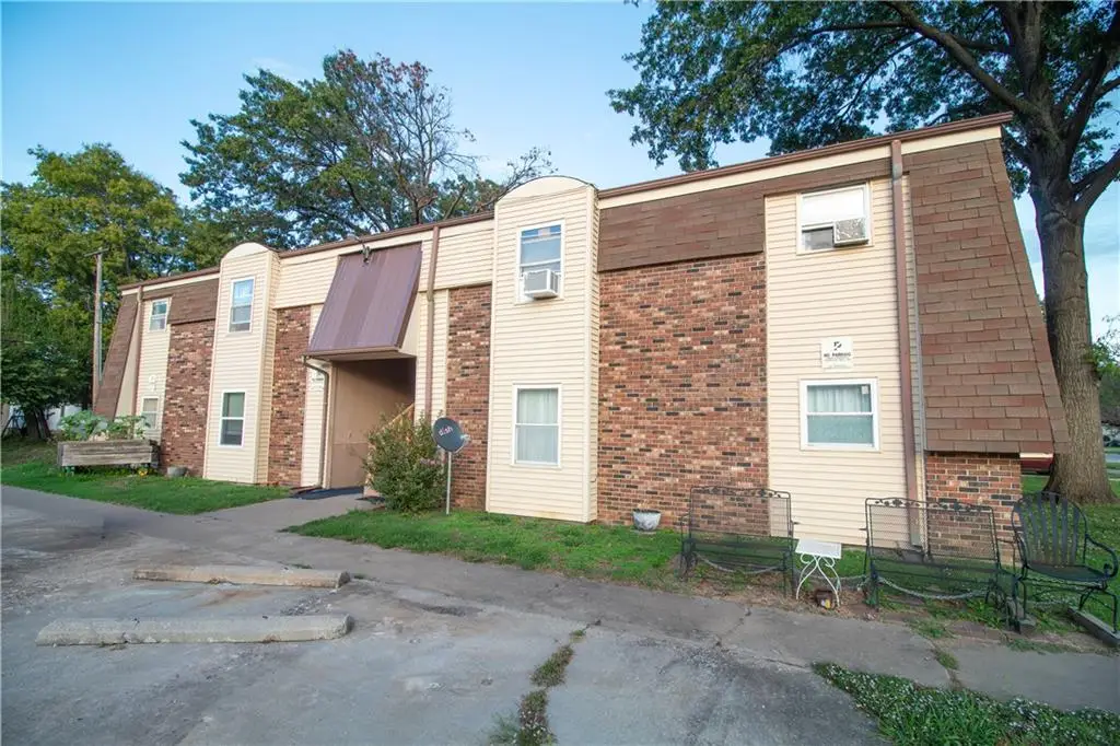 205 Grant Street, Coffeyville, KS 67337 - #1