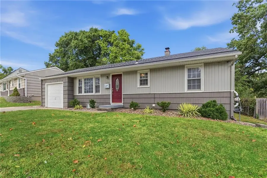 9139 Western Hills Drive, Kansas City, MO 64114 - #2