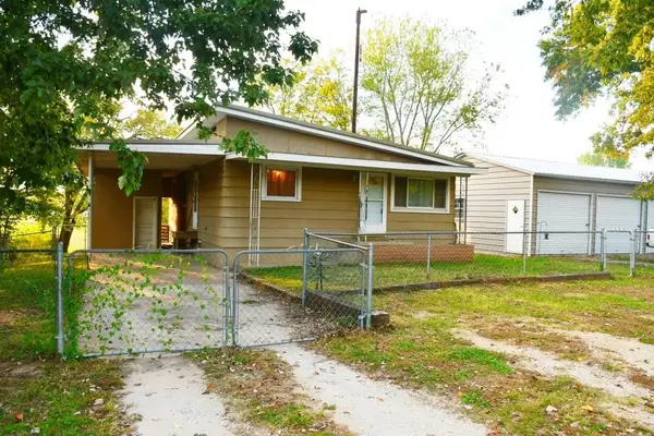 220 N Glenwood Street, Coffeyville, KS 67337
