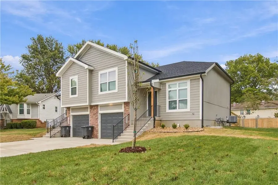 7411 Englewood Lane, Raytown, MO 64138 - #2