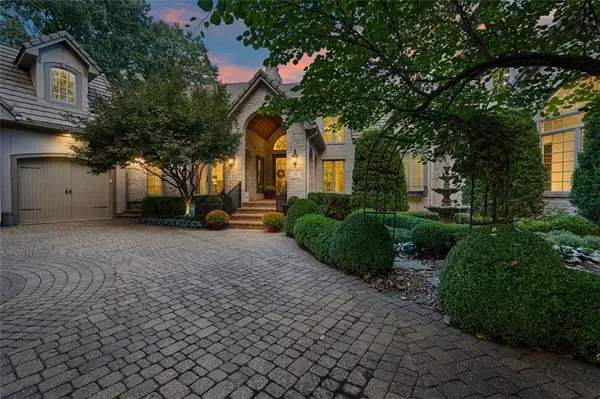60 E Dundee Circle, Loch Lloyd, MO 64012