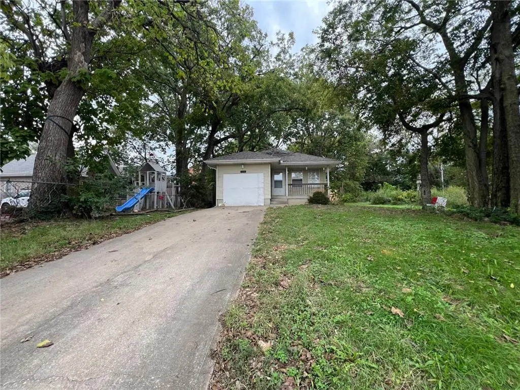 2509 Cleveland Avenue, Kansas City, MO 64127 - #1