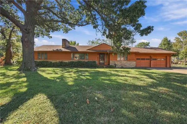 300 Crestview Drive, Parsons, KS 67357