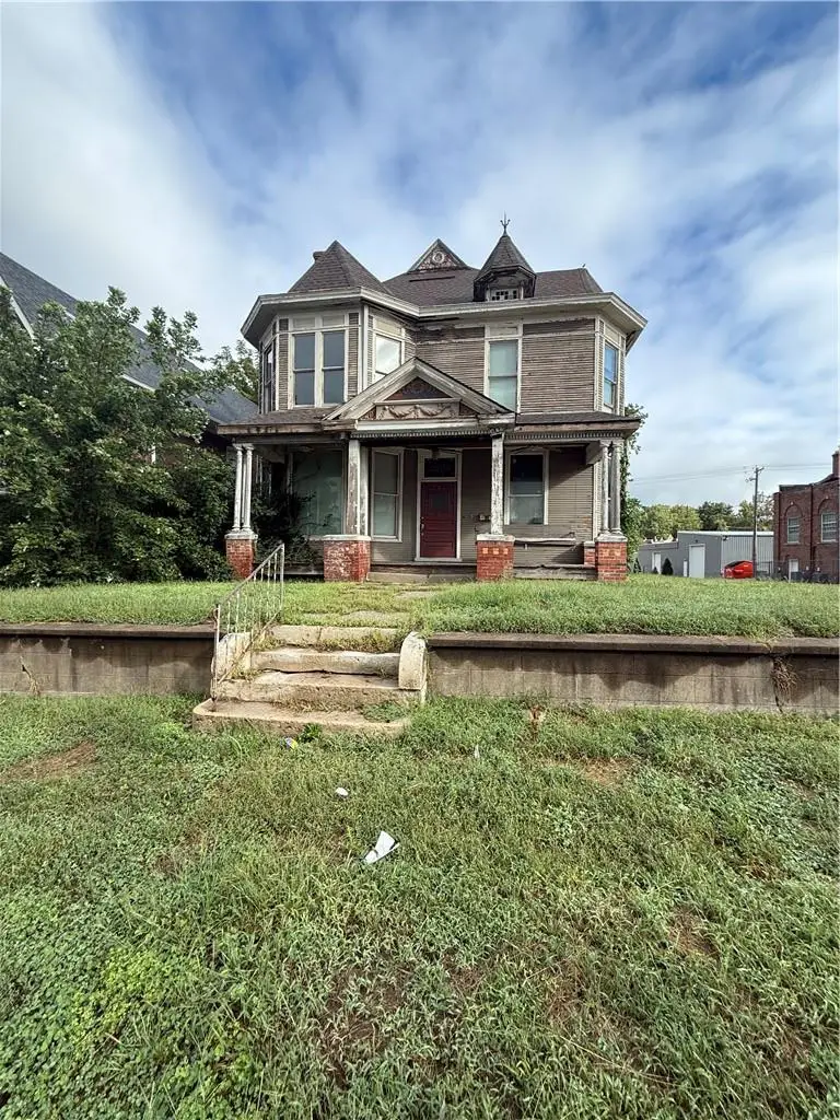 2225 Jones Street, Saint Joseph, MO 64506 - #2