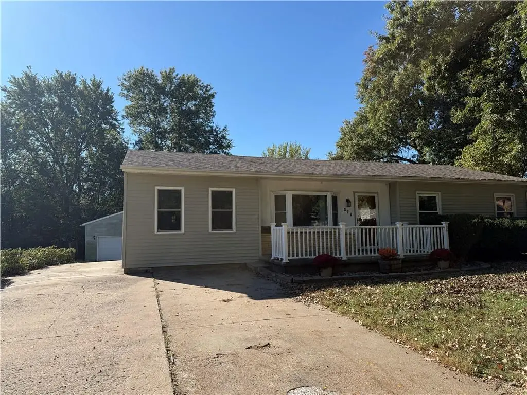 417 Cheyenne Avenue, Hiawatha, KS 66434 - #1