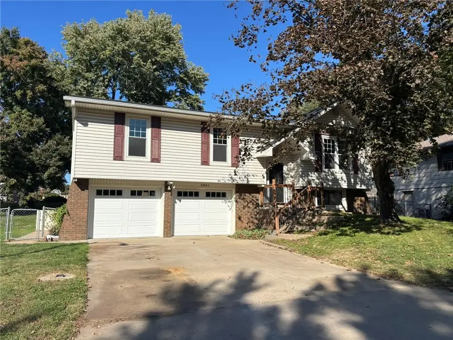 3001 Dover Street, Saint Joseph, MO 64506 - #2
