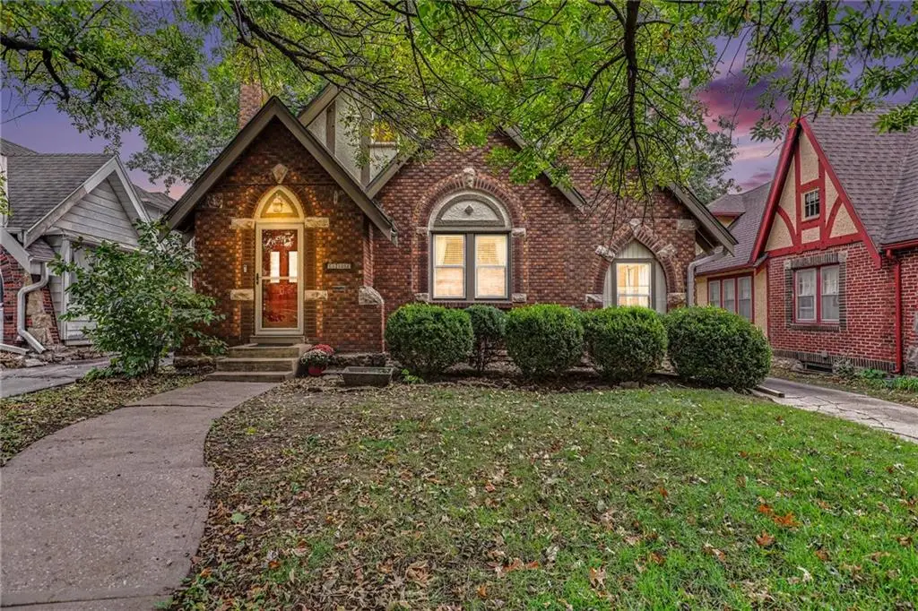 6701 Oak Street, Kansas City, MO 64113 - #1