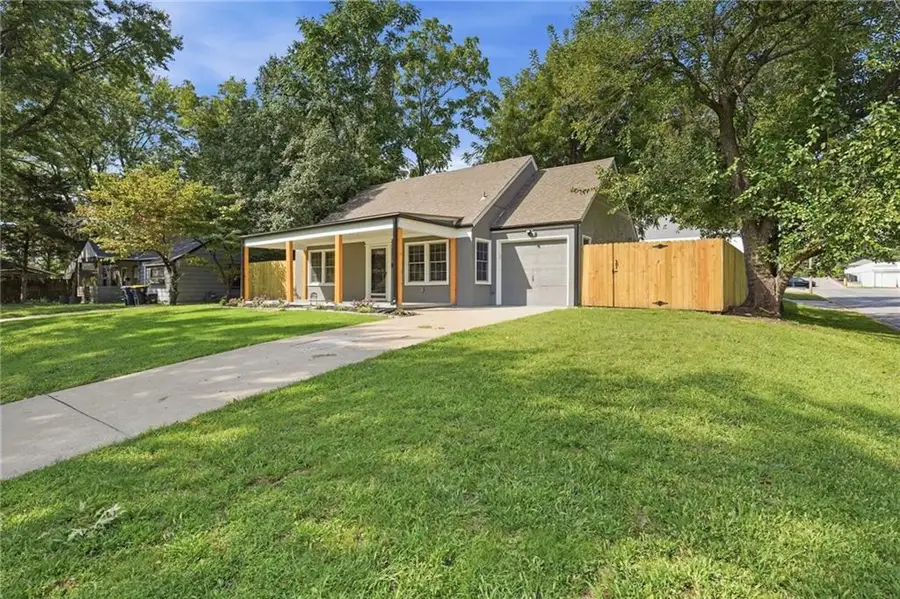 7300 Wyandotte Street, Kansas City, MO 64114 - #2