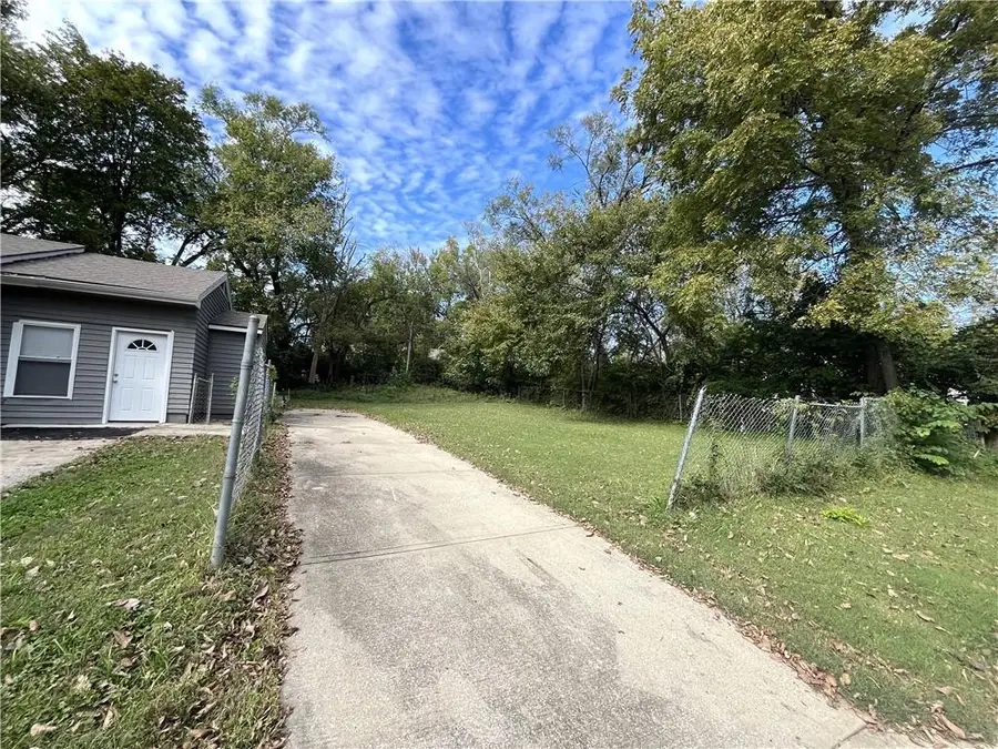 7416 Montgall Avenue, Kansas City, MO 64132 - #2