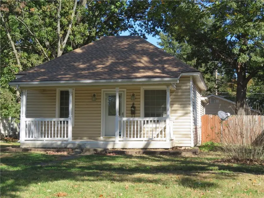 8 E Osage Street, Paola, KS 66071 - #2