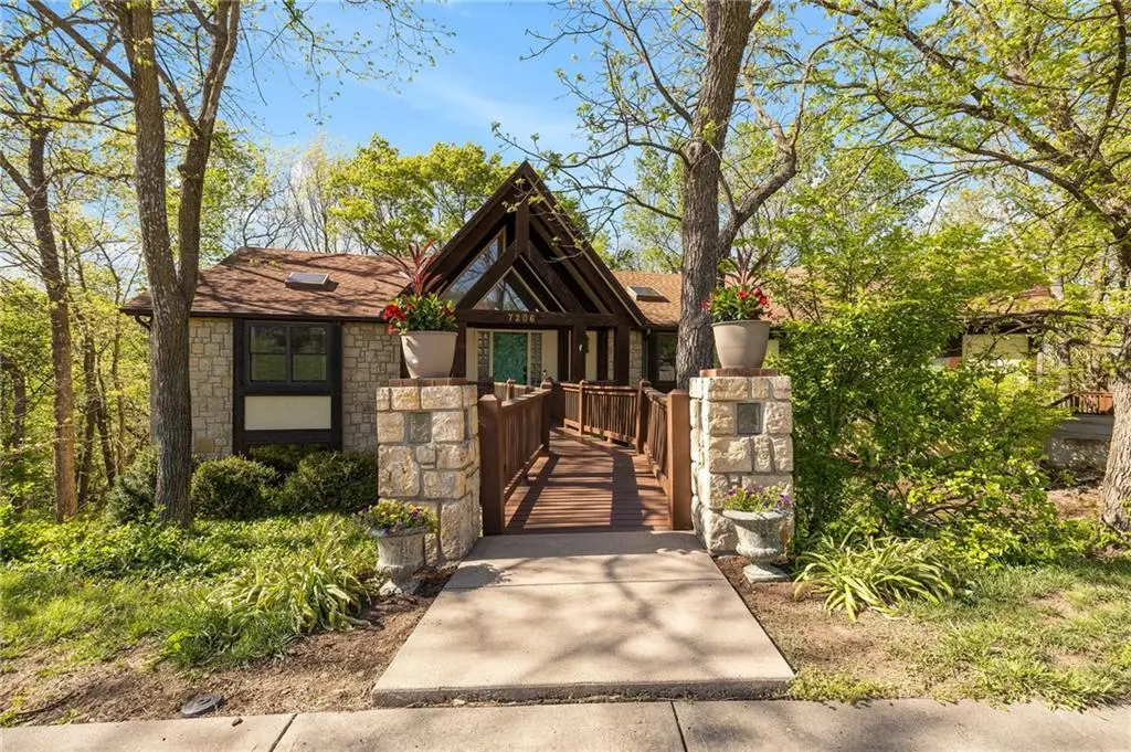 7206 Larson Avenue, Kansas City, MO 64133 - #1