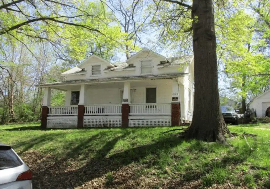 2123 E 83rd Street, Kansas City, MO 64132 - #2