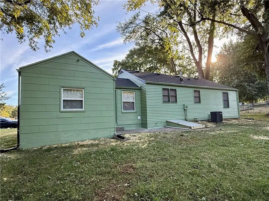 10704 E 34th Street S, Independence, MO 64052 - #3