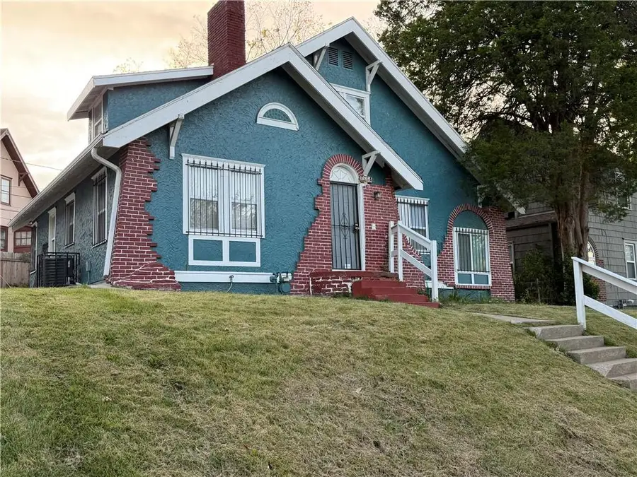 6664 Paseo Boulevard, Kansas City, MO 64132 - #2