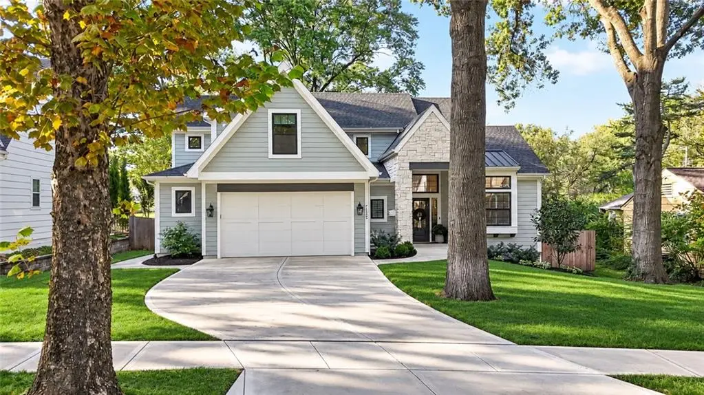 7132 Cherokee Drive, Prairie Village, KS 66208 - #1