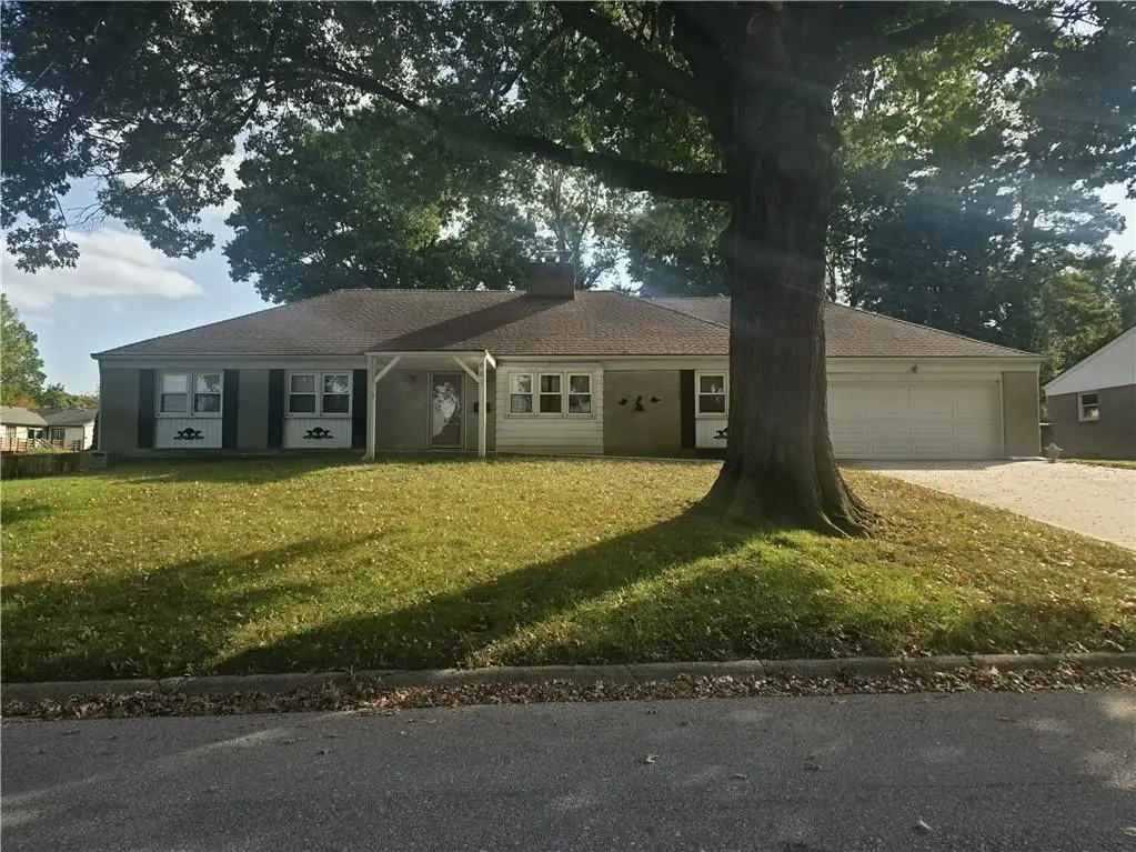 601 W 96th Street, Kansas City, MO 64114 - #1