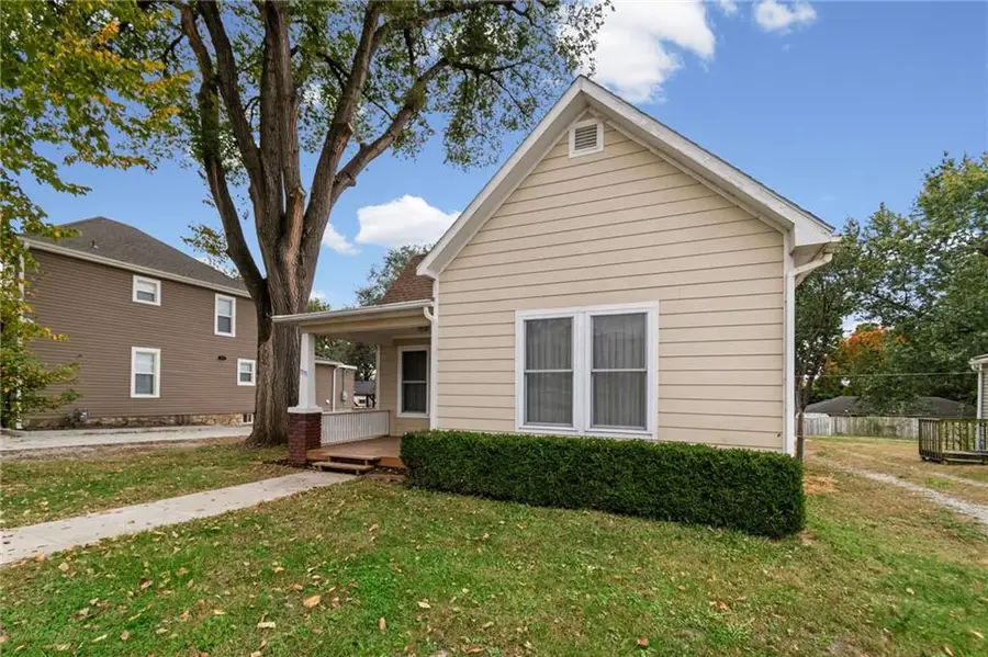 1331 Metropolitan Avenue, Leavenworth, KS 66048 - #2