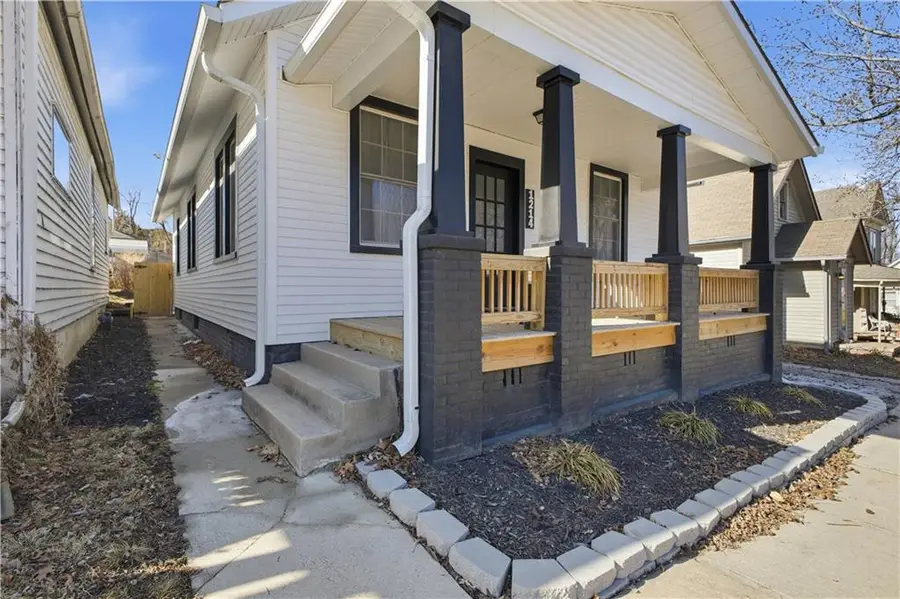 1214 S 22nd Street, Saint Joseph, MO 64507 - #3