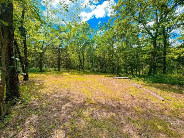 33 & 37 W Sugar Lake Cove, Mound City, KS 66056