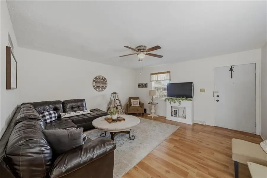 6435 E 127th Street, Grandview, MO 64030 - #2