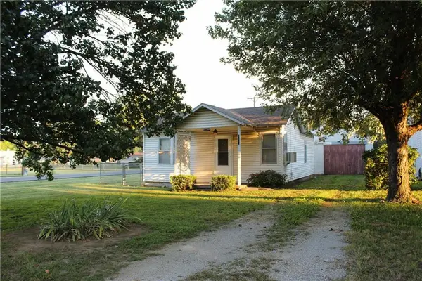 1328 W Martin Street, Coffeyville, KS 67337