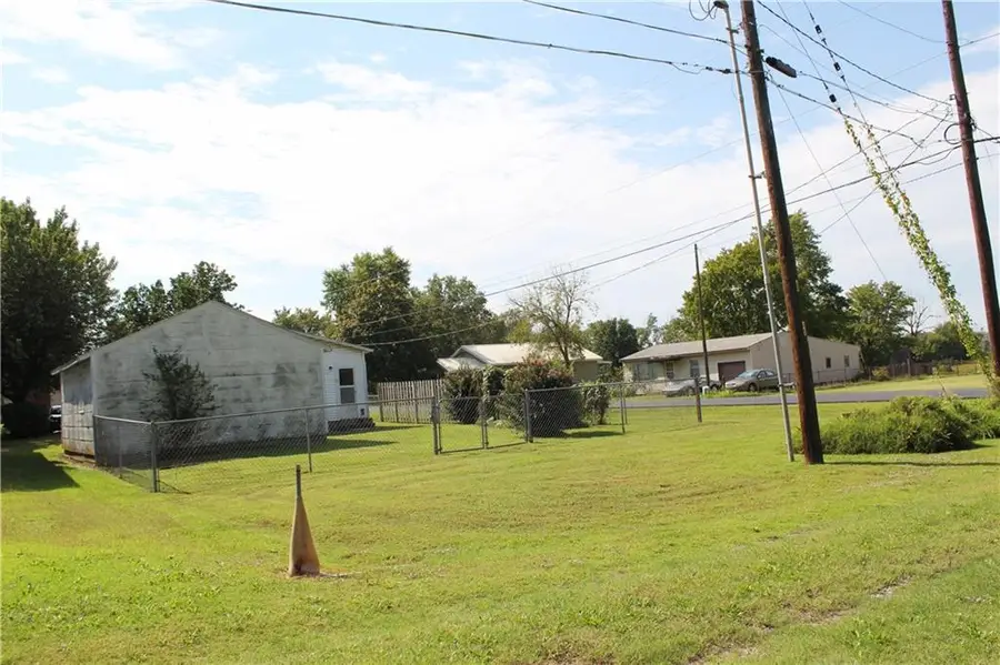 1328 W Martin Street, Coffeyville, KS 67337 - #3