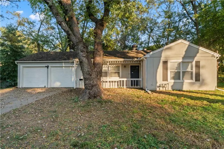 5215 Sterling Avenue, Raytown, MO 64133 - #2