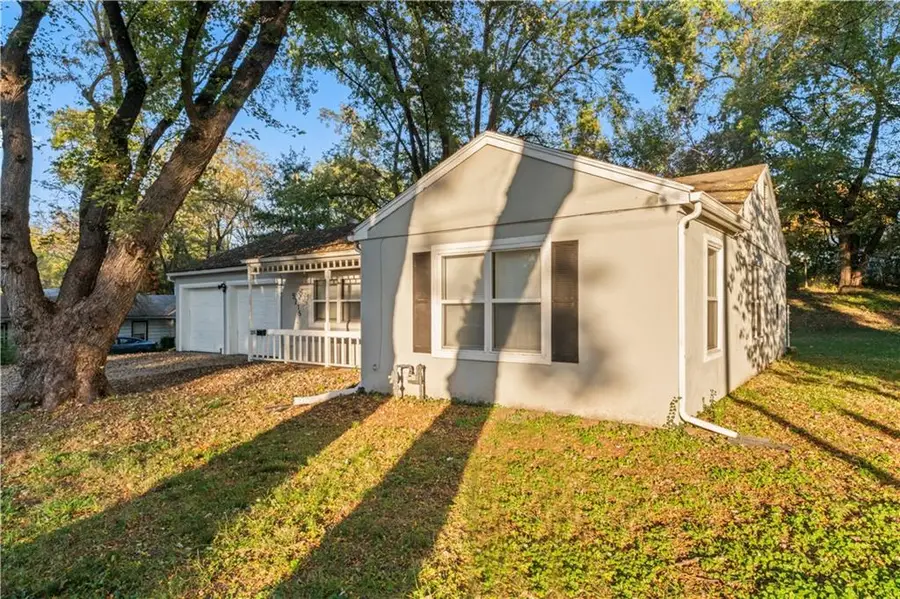 5215 Sterling Avenue, Raytown, MO 64133 - #3