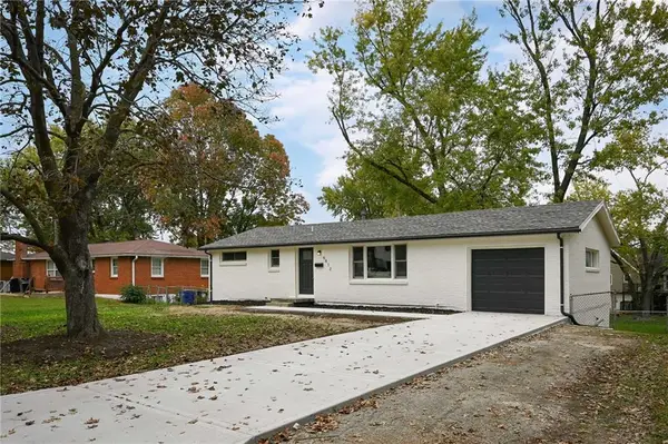 6813 N Tracy Avenue, Gladstone, MO 64118