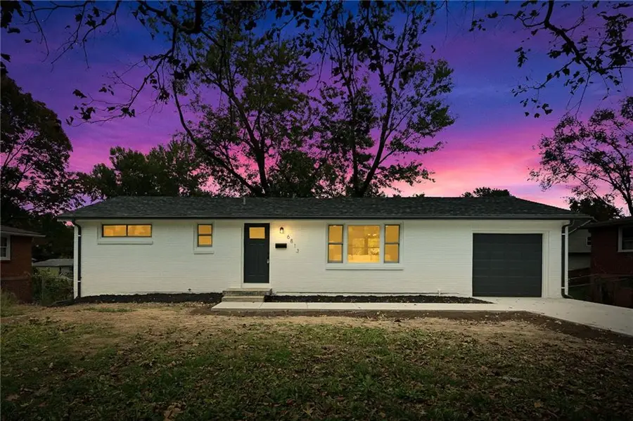 6813 N Tracy Avenue, Gladstone, MO 64118 - #2