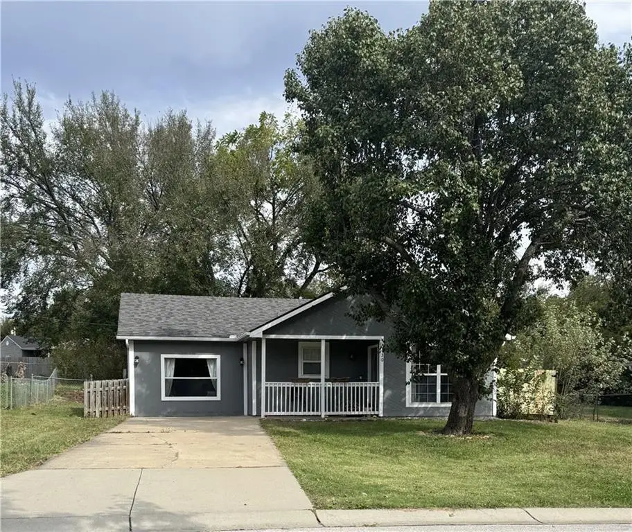 130 Sunrise Drive, Belton, MO 64012 - #1