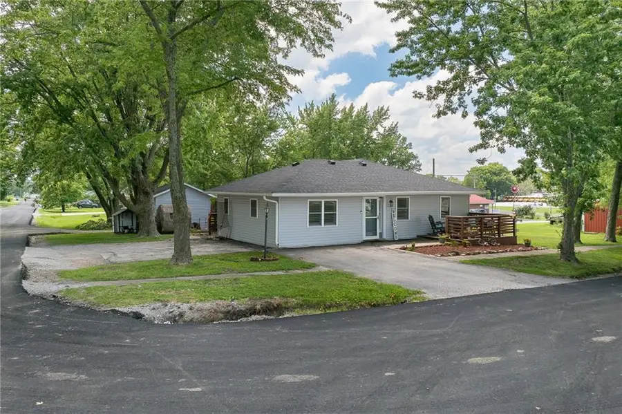 108 E Walnut Street, Hamilton, MO 64644 - #2