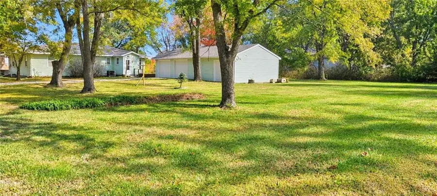 615 W Santa Fe Street, Gardner, KS 66030 - #3