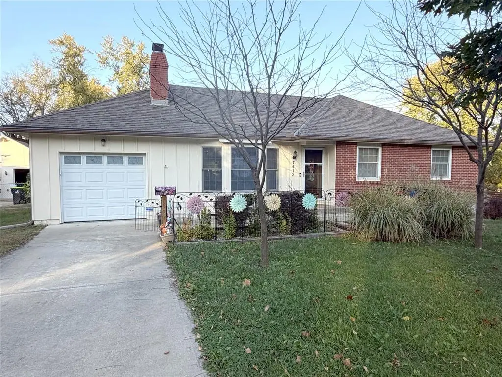 7412 E 130 Street, Grandview, MO 64030 - #1