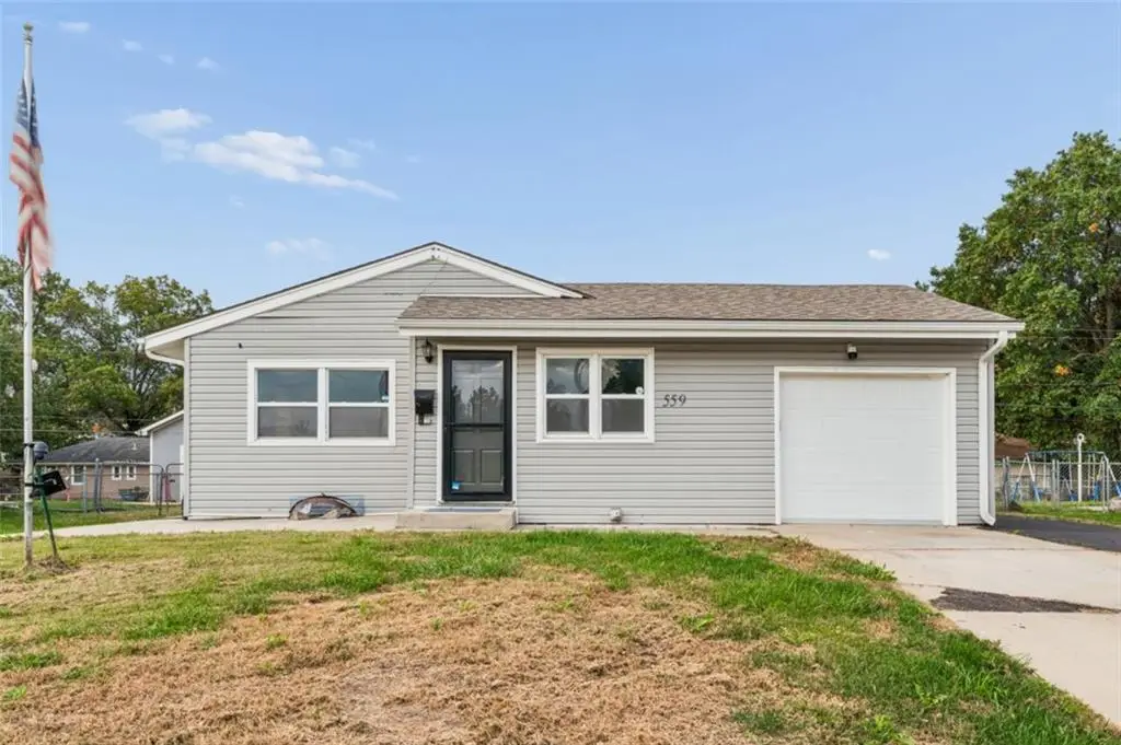 559 E Prairie Street, Olathe, KS 66061 - #1