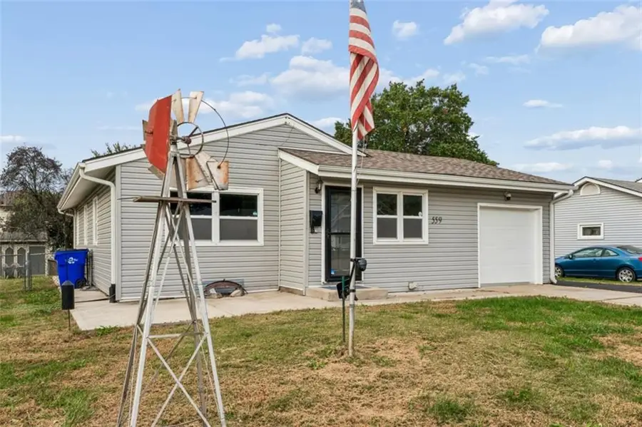 559 E Prairie Street, Olathe, KS 66061 - #2
