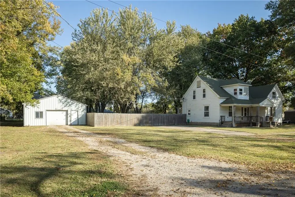 402 E Summerfield Avenue, Leeton, MO 64761 - #1