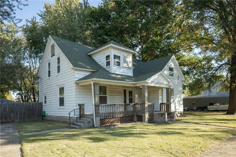 402 E Summerfield Avenue, Leeton, MO 64761 - #3