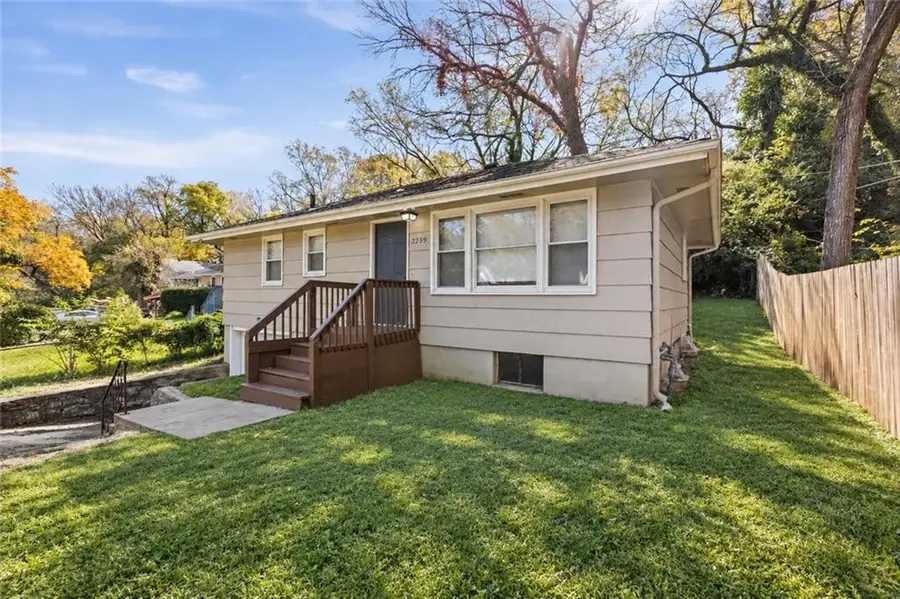 2239 E 77th Terrace, Kansas City, MO 64132 - #2