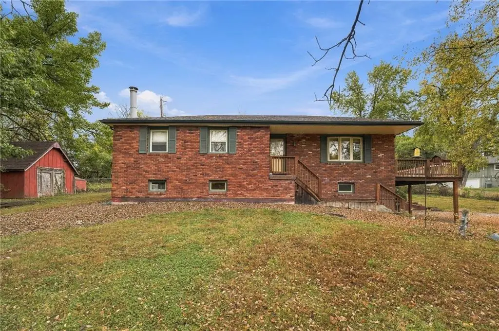 6901 Kerns Drive, Parkville, MO 64152 - #1