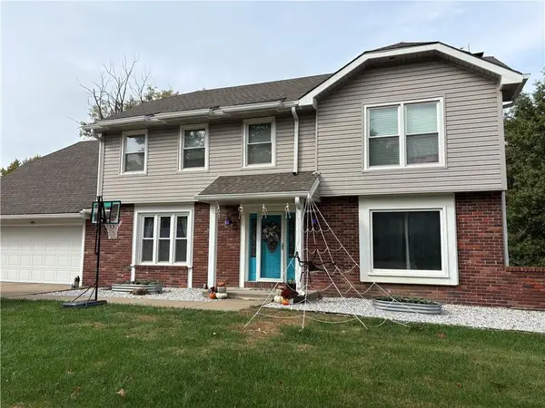 4909 Woodfield Drive, St Joseph, MO 64506