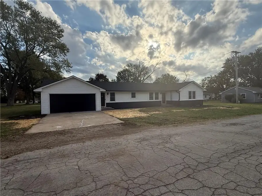 905 Gale Lane, Butler, MO 64730 - #2