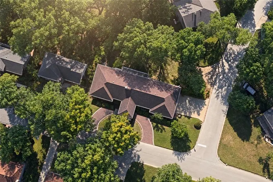 5525 NW Raintree Drive, Parkville, MO 64152 - #2