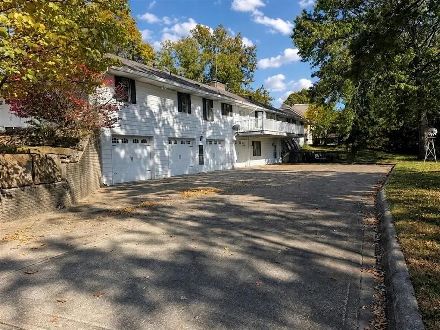 5525 NW Raintree Drive, Parkville, MO 64152 - #3