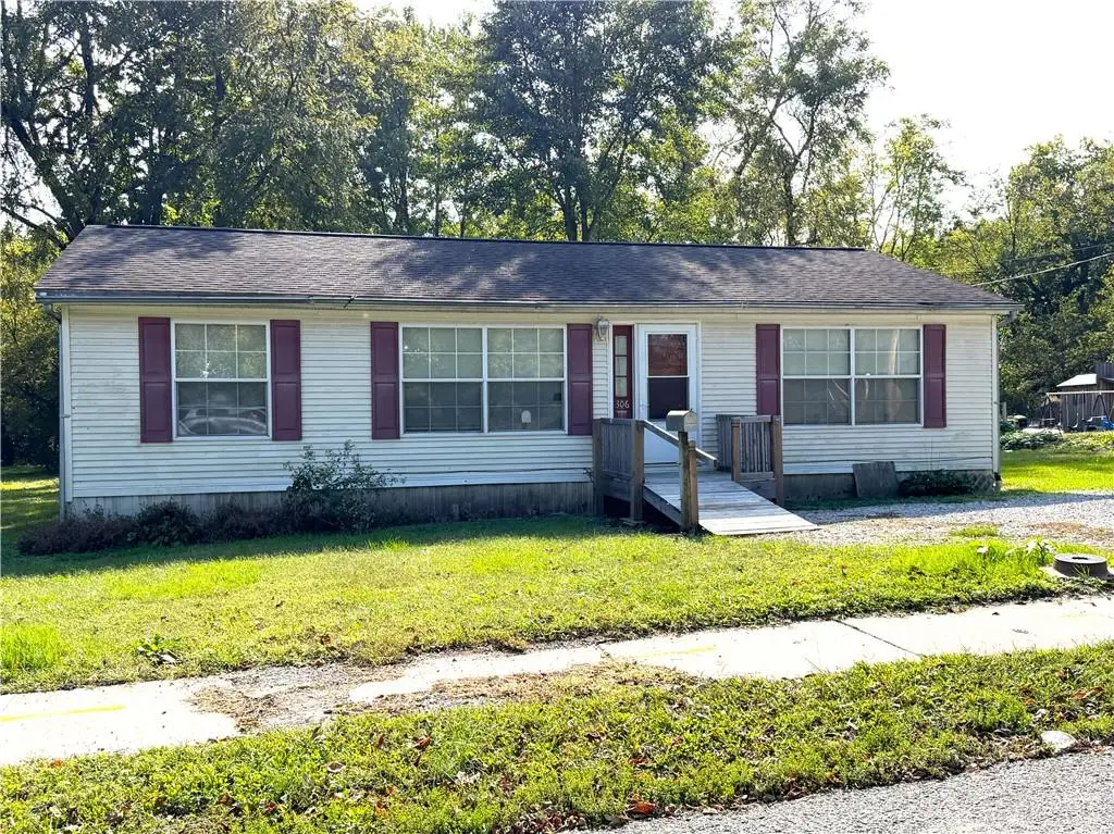 306 E 2nd Street, Carrollton, MO 64633 - #1